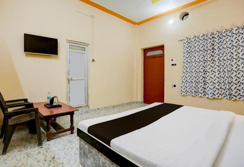 غرفة كلاسيكية ثلاثية, Oyo Flagship Moon S.e.z