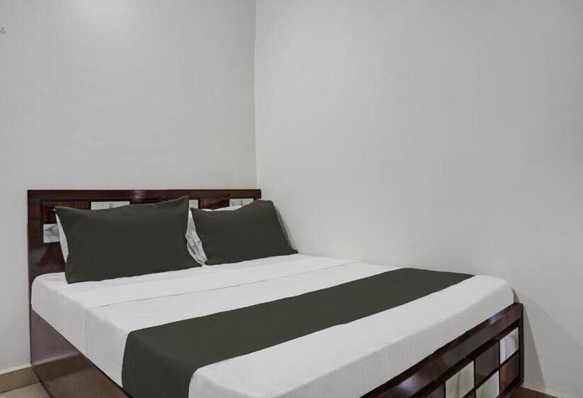 חדר קלאסי לשלושה, Oyo Krishna Executive