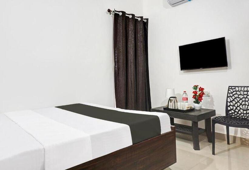 חדר קלאסי לשלושה, Oyo Krishna Executive