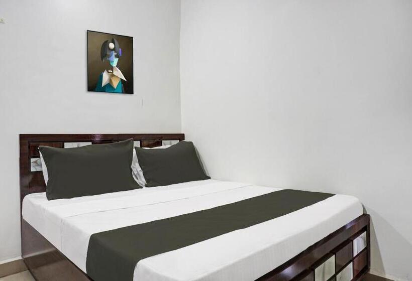 חדר קלאסי לשלושה, Oyo Krishna Executive