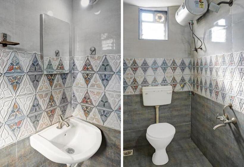 חדר קלאסי לשלושה, Oyo Krishna Executive