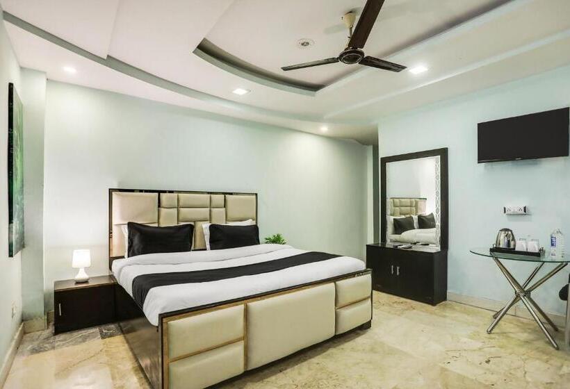 Трехместный Номер Классика, Oyo Flagship Hotel R G Grand