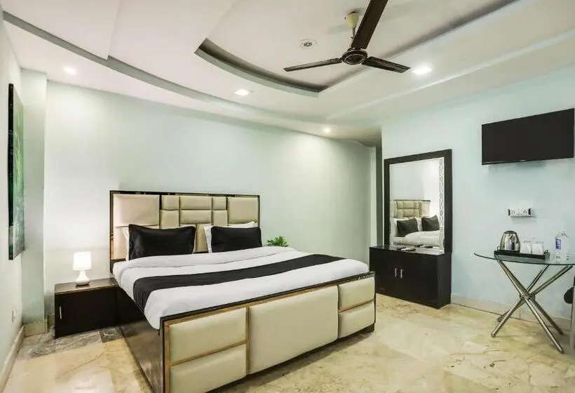 Classic Kolmen Hengen Huone, Oyo Flagship Hotel R G Grand