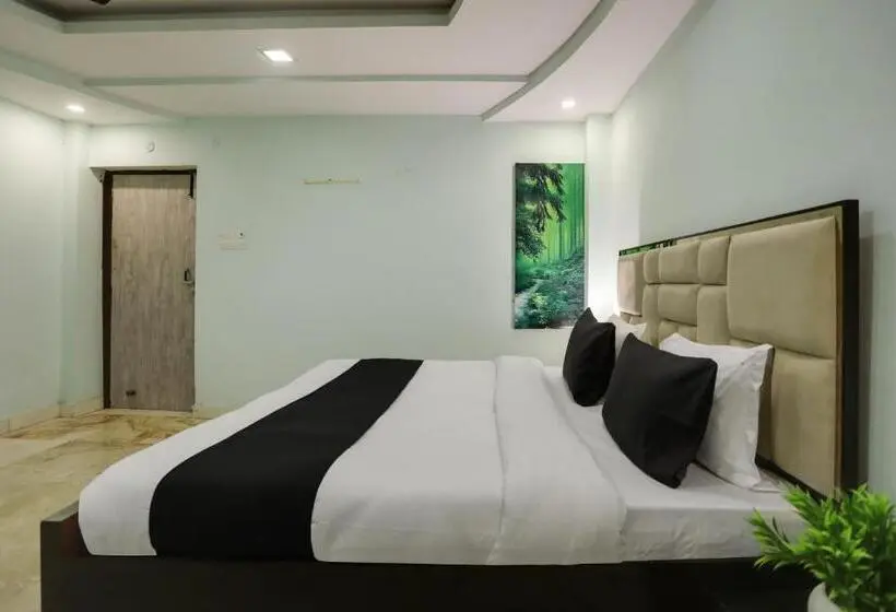 Classic Kolmen Hengen Huone, Oyo Flagship Hotel R G Grand