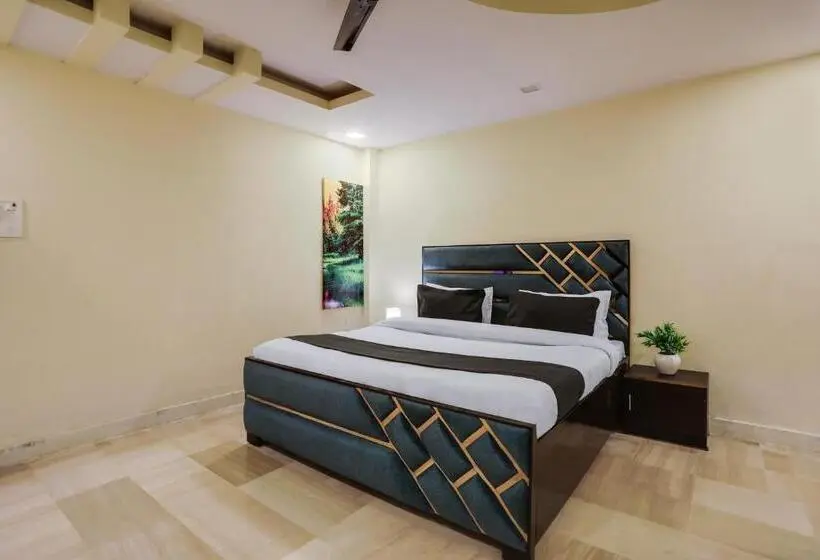 Classic Kolmen Hengen Huone, Oyo Flagship Hotel R G Grand