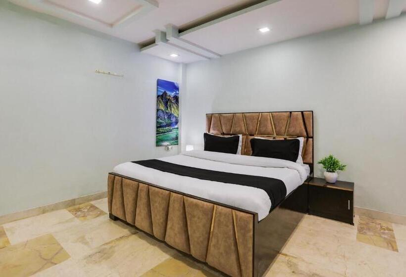 Трехместный Номер Классика, Oyo Flagship Hotel R G Grand