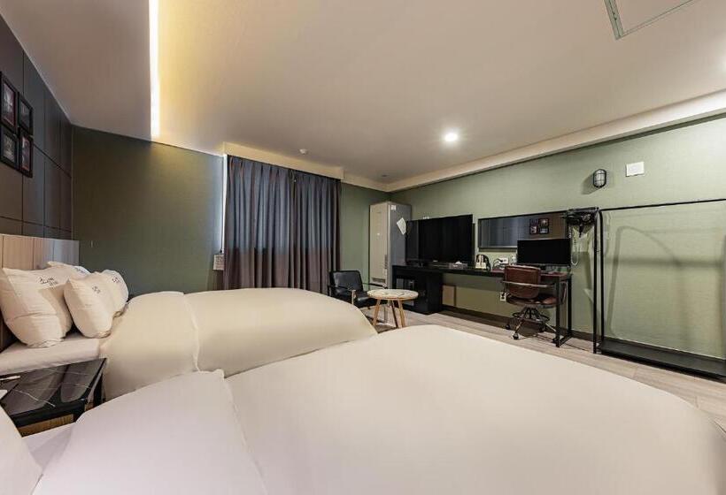 Номер Superior, Soseol Smith