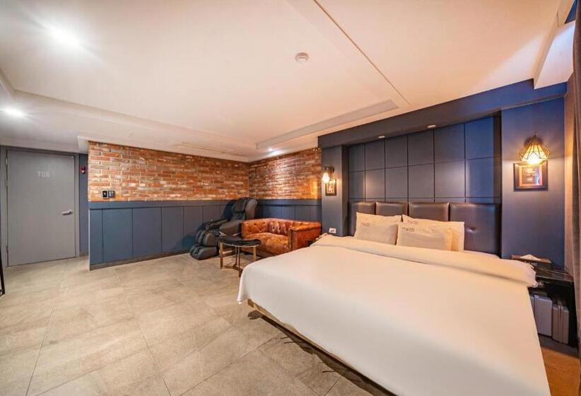 Люкс, Soseol Smith