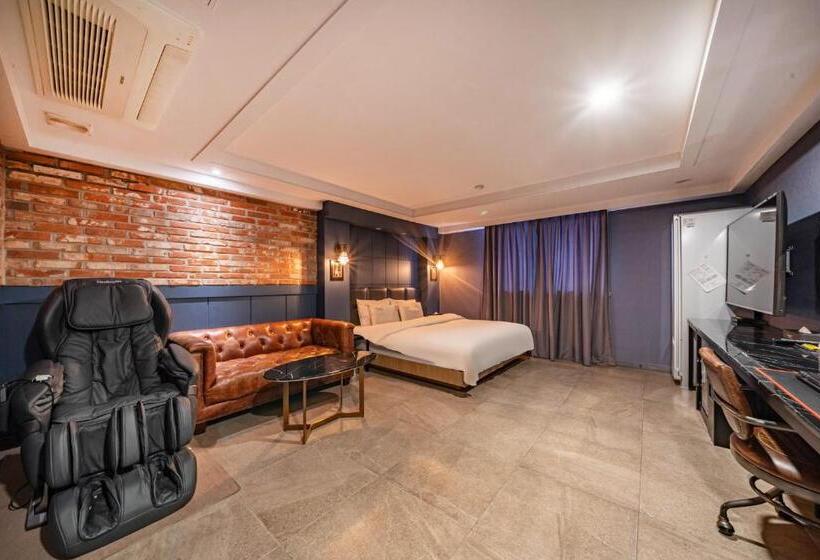 Люкс, Soseol Smith