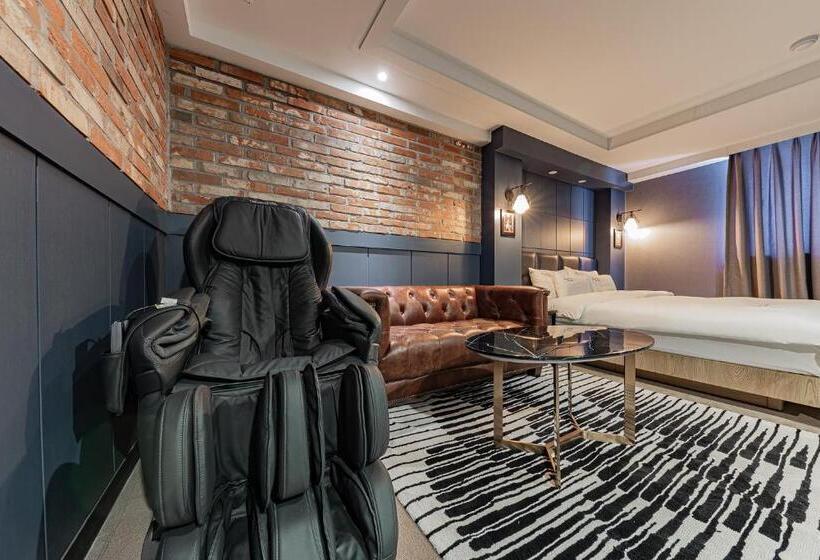 Люкс, Soseol Smith