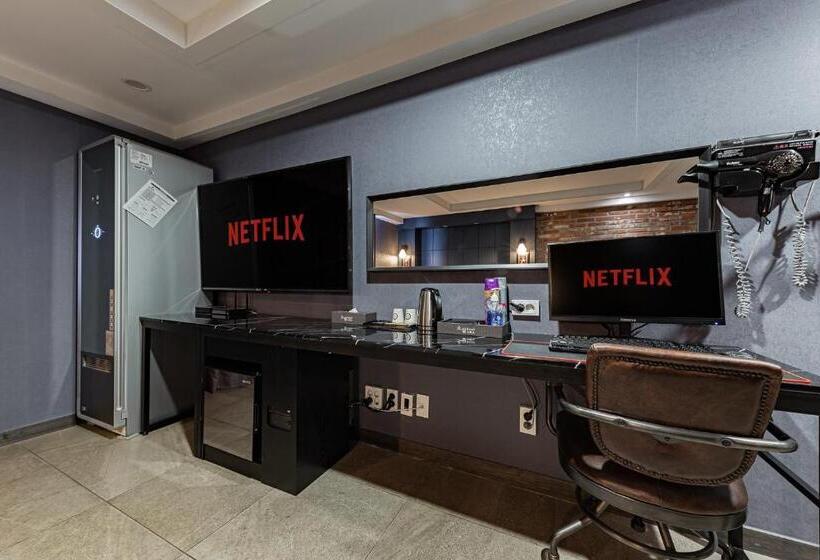 Люкс, Soseol Smith