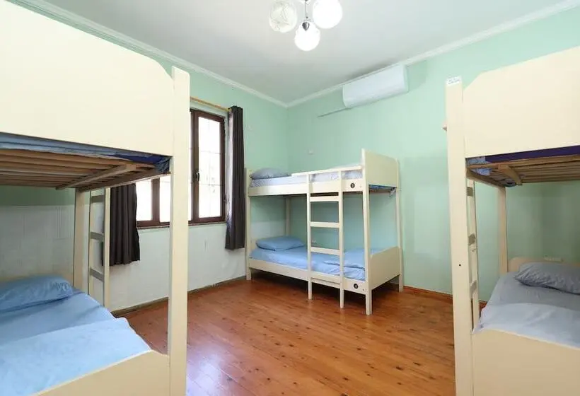 ルームシェアのワンベッド, Hostel Osho