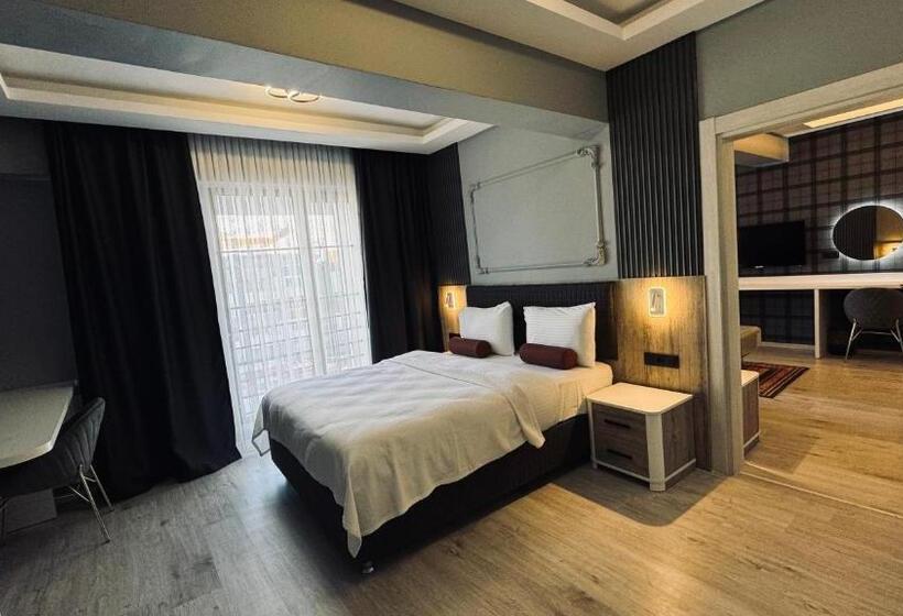 سوییت لوکس, El Baboos