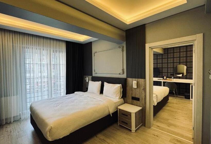 اتاق لوکس خانوادگی, El Baboos