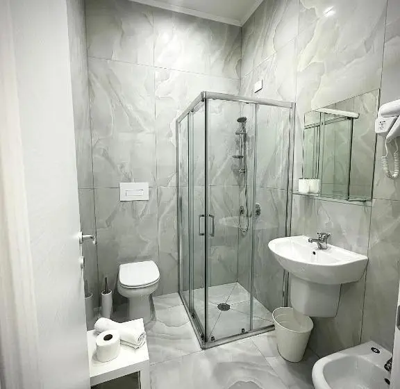 اتاق استاندارد سه نفره, Marvit Central Luxury