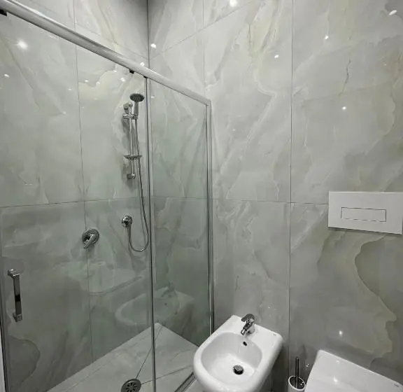 اتاق لوکس خانوادگی, Marvit Central Luxury