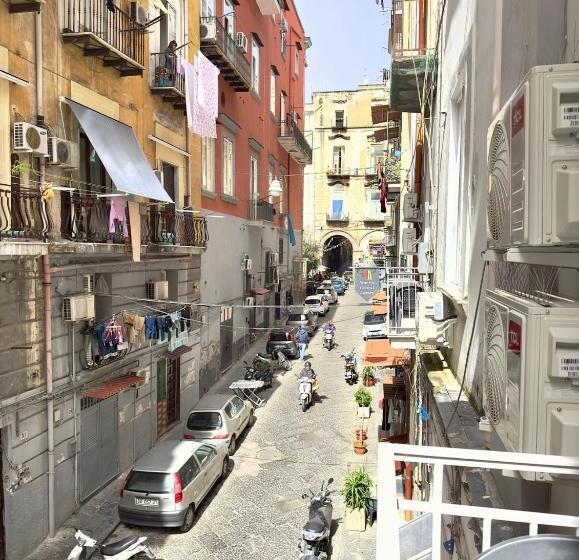 اتاق لوکس خانوادگی, Marvit Central Luxury