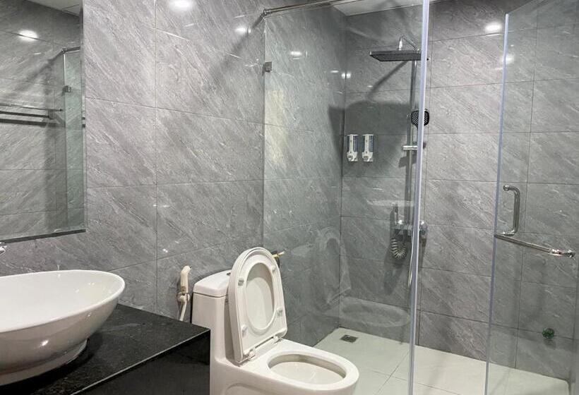 Deluxe Room, Nguyễn Quyền