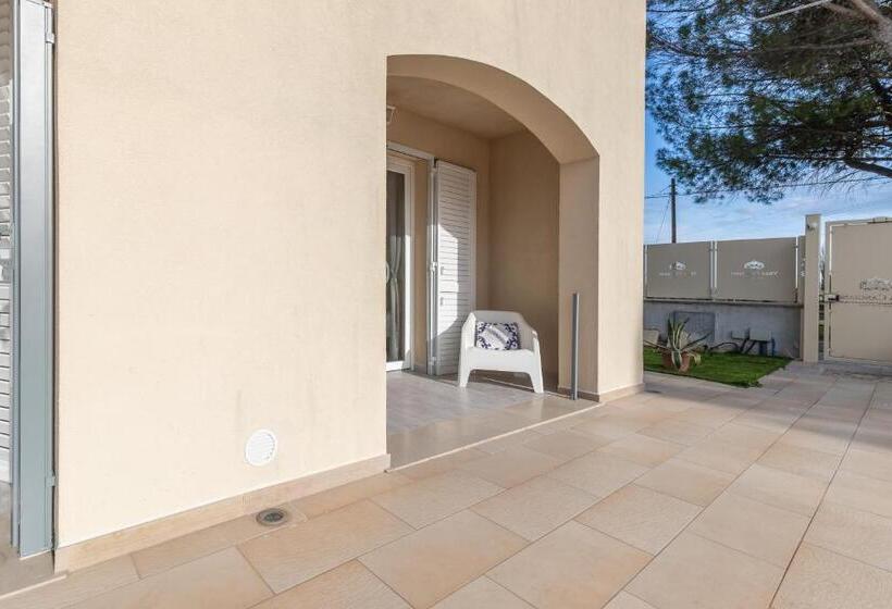 استودیوی لوکس, Villa Cangiano B&b And Pool