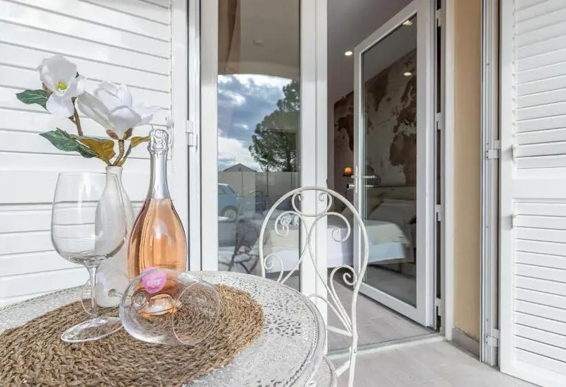 استودیو استاندارد با چشمانداز استخر, Villa Cangiano B&b And Pool