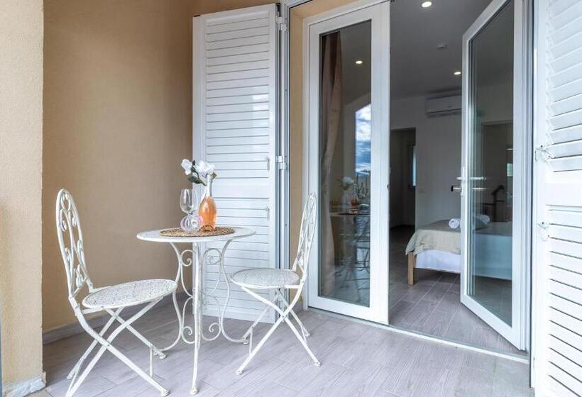 스탠다드 스튜디오 풀장 전망, Villa Cangiano B&b And Pool