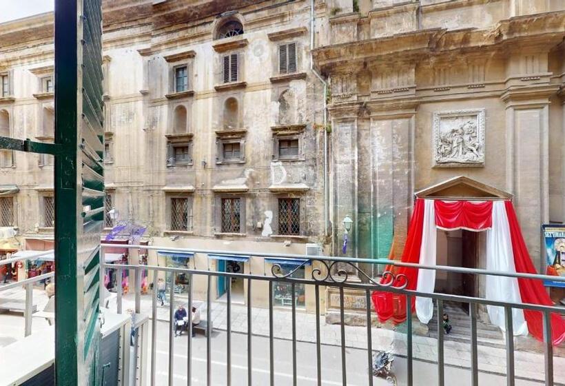 اتاق لوکس چهار تخته, Ai Crociferi Affittacamere