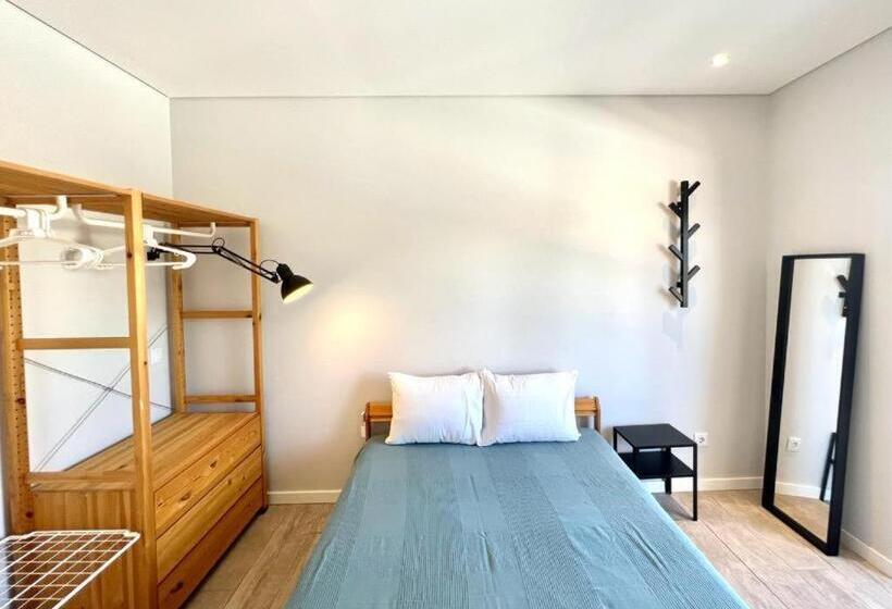 اتاق استاندارد با بالکن, Campus 121 Rooms