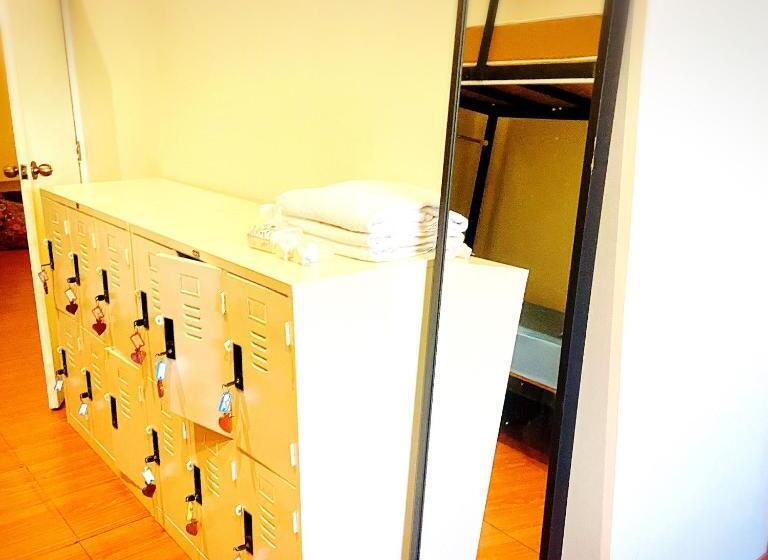 家庭工作室, Three Hostel At Night Market Pakchong