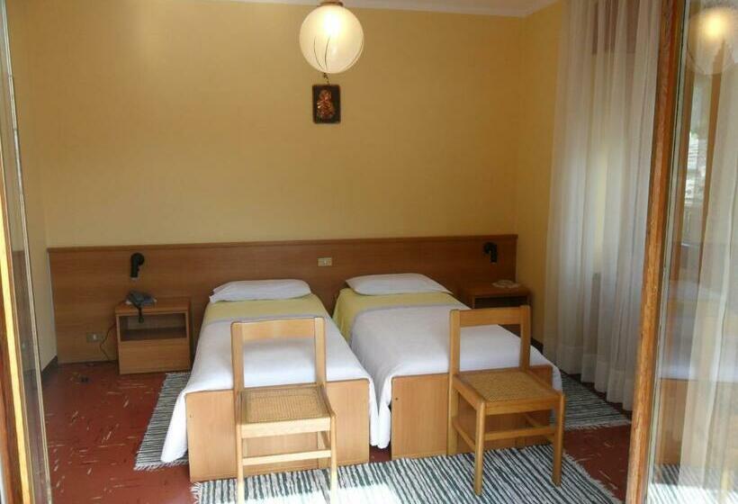 חדר סטנדרט עם מרפסת, Albergo Motel Dosdè B&b