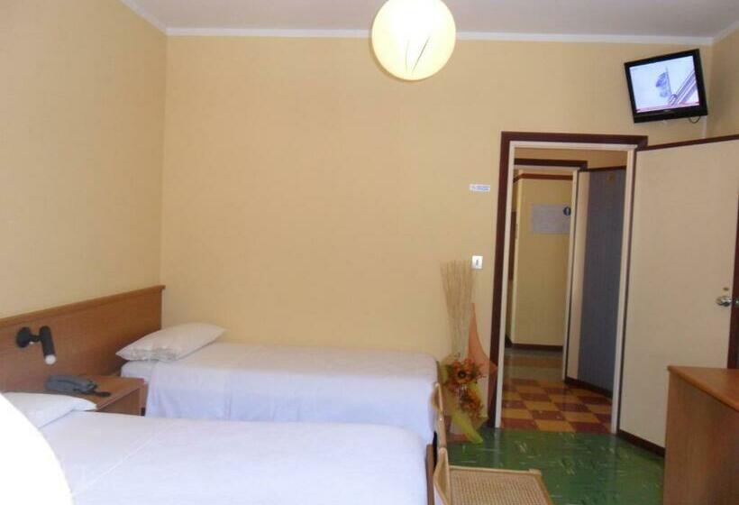 חדר סטנדרט לשלושה, Albergo Motel Dosdè B&b