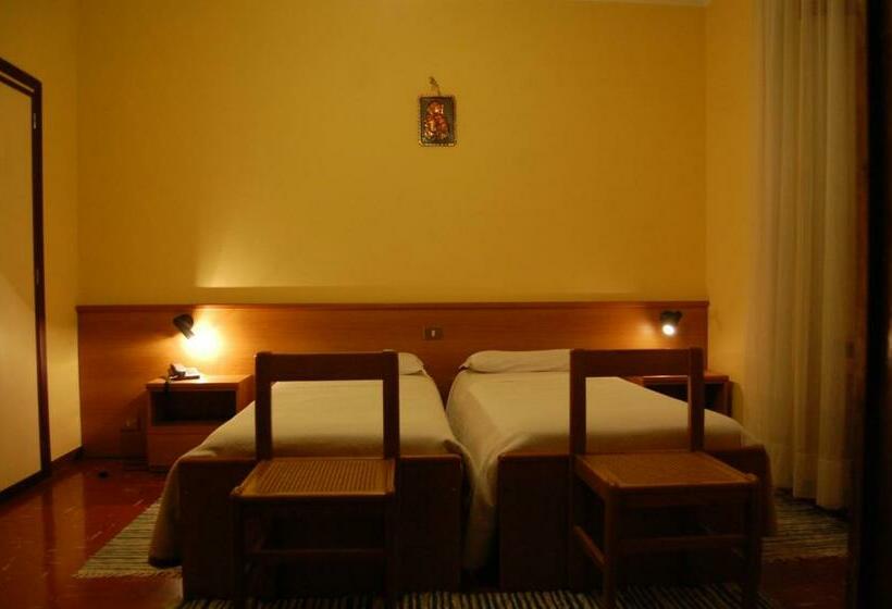 חדר סטנדרט עם מרפסת, Albergo Motel Dosdè B&b