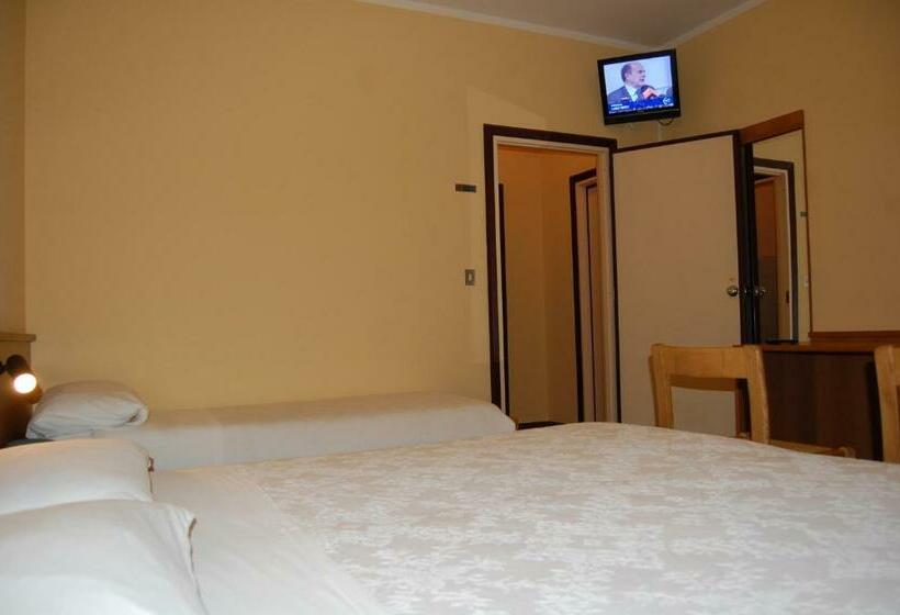 חדר סטנדרט לשלושה, Albergo Motel Dosdè B&b