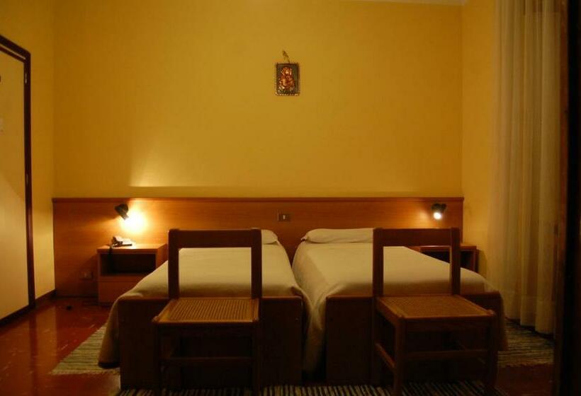 חדר סטנדרט עם מרפסת, Albergo Motel Dosdè B&b