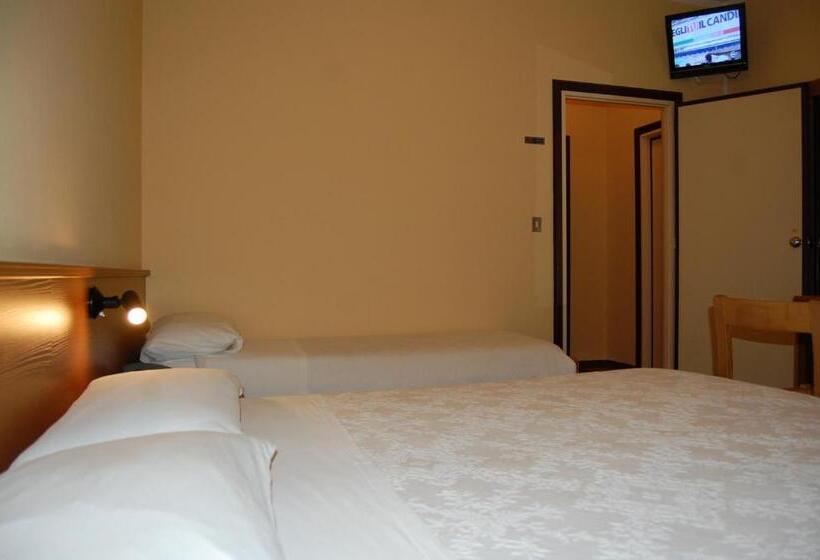 חדר סטנדרט לשלושה, Albergo Motel Dosdè B&b