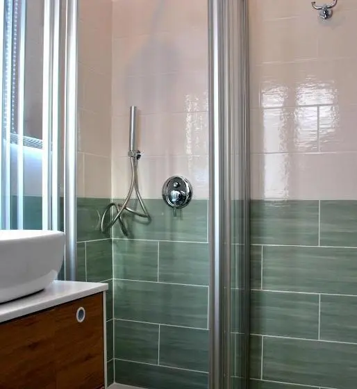Yhden jaetun makuuhuoneen huoneisto, Albergo Motel Dosdè B&b