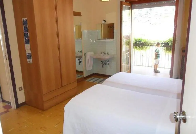 Standard Neljän Hengen Huone Parveke, Albergo Motel Dosdè B&b