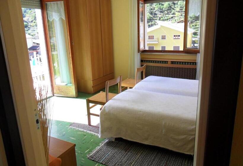 Четырехместный Номер Стандарт с Балконом, Albergo Motel Dosdè B&b