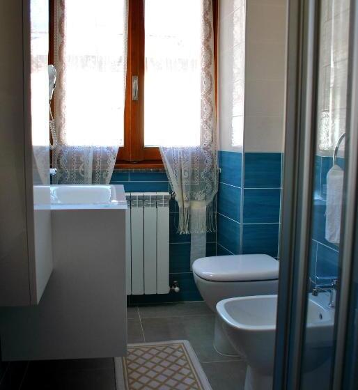 חדר לארבעה סטנדרטי עם מרפסת, Albergo Motel Dosdè B&b