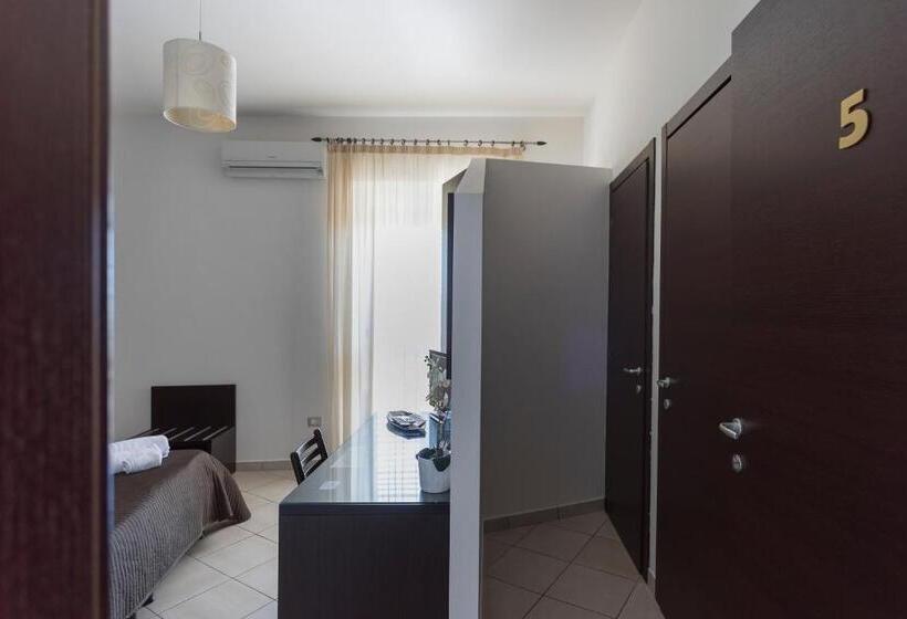 스탠다드 트리플 룸, Beatus Suites And Rooms B&b