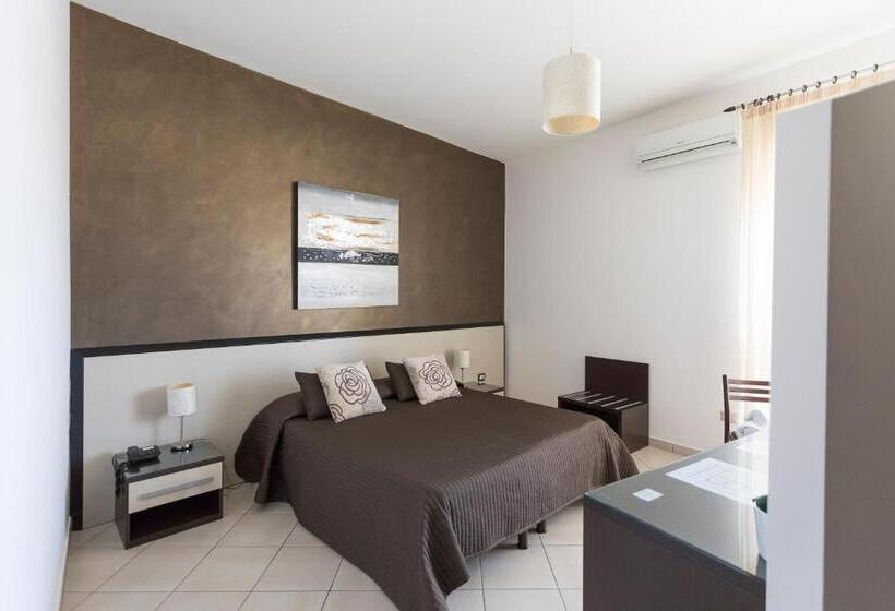 Economy Triple Room, Beatus Suites And Rooms B&b