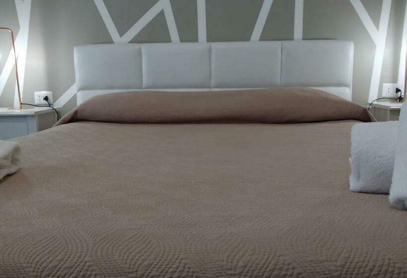 اتاق لوکس سه تخته, Cconforthotels R&b Dolci Notti   Self Check In