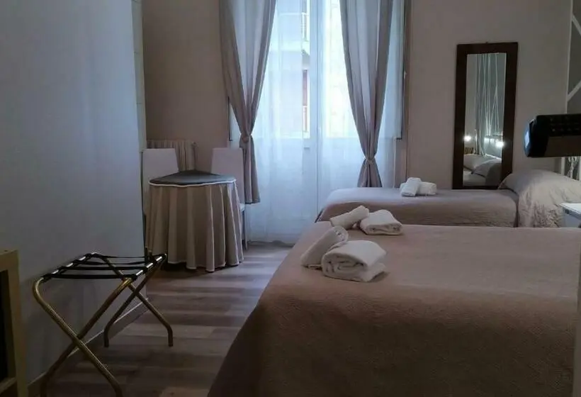 اتاق لوکس سه تخته, Cconforthotels R&b Dolci Notti   Self Check In