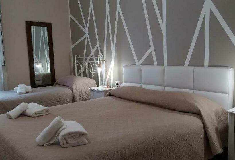 اتاق لوکس سه تخته, Cconforthotels R&b Dolci Notti   Self Check In