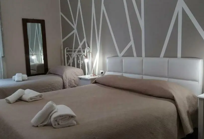 اتاق لوکس سه تخته, Cconforthotels R&b Dolci Notti   Self Check In