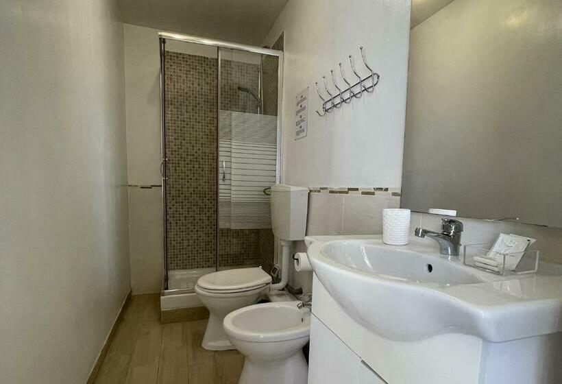 اتاق لوکس سه تخته, Cconforthotels R&b Dolci Notti   Self Check In