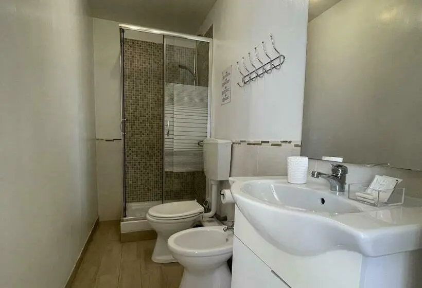 اتاق لوکس سه تخته, Cconforthotels R&b Dolci Notti   Self Check In