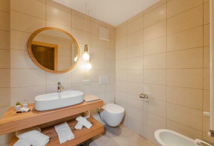 高级大房间, Alaska