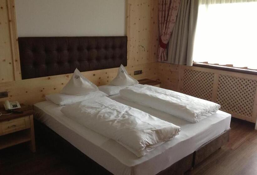 标准三人间, Alaska