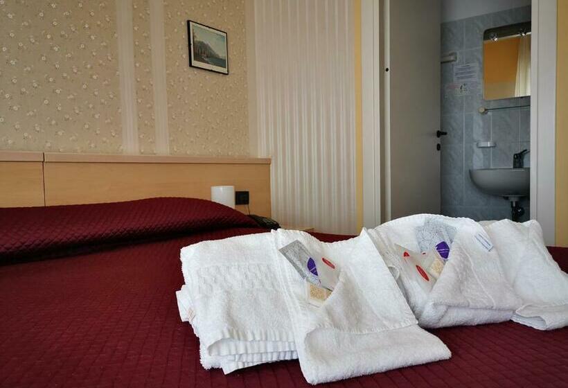 غرفة قياسية مطلّة علي البحيرة, Aquavite