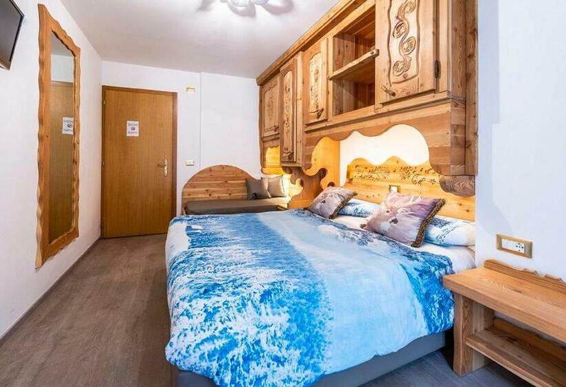 חדר סטנדרט לשלושה עם מרפסת, Arcangelo 3 Stelle Superior